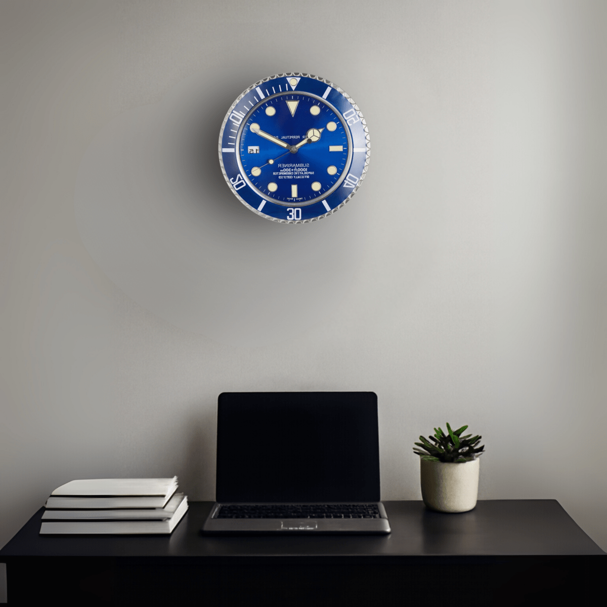 Varelux - Stillezeit Wanduhr Edelstahl & Leuchtzeiger