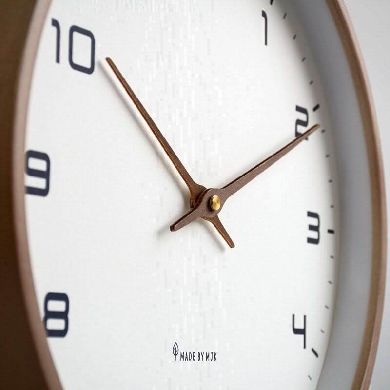 Claryo Skandinavische Holz-Wanduhr Minimalistisches Design