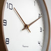 Claryo Skandinavische Holz-Wanduhr Minimalistisches Design