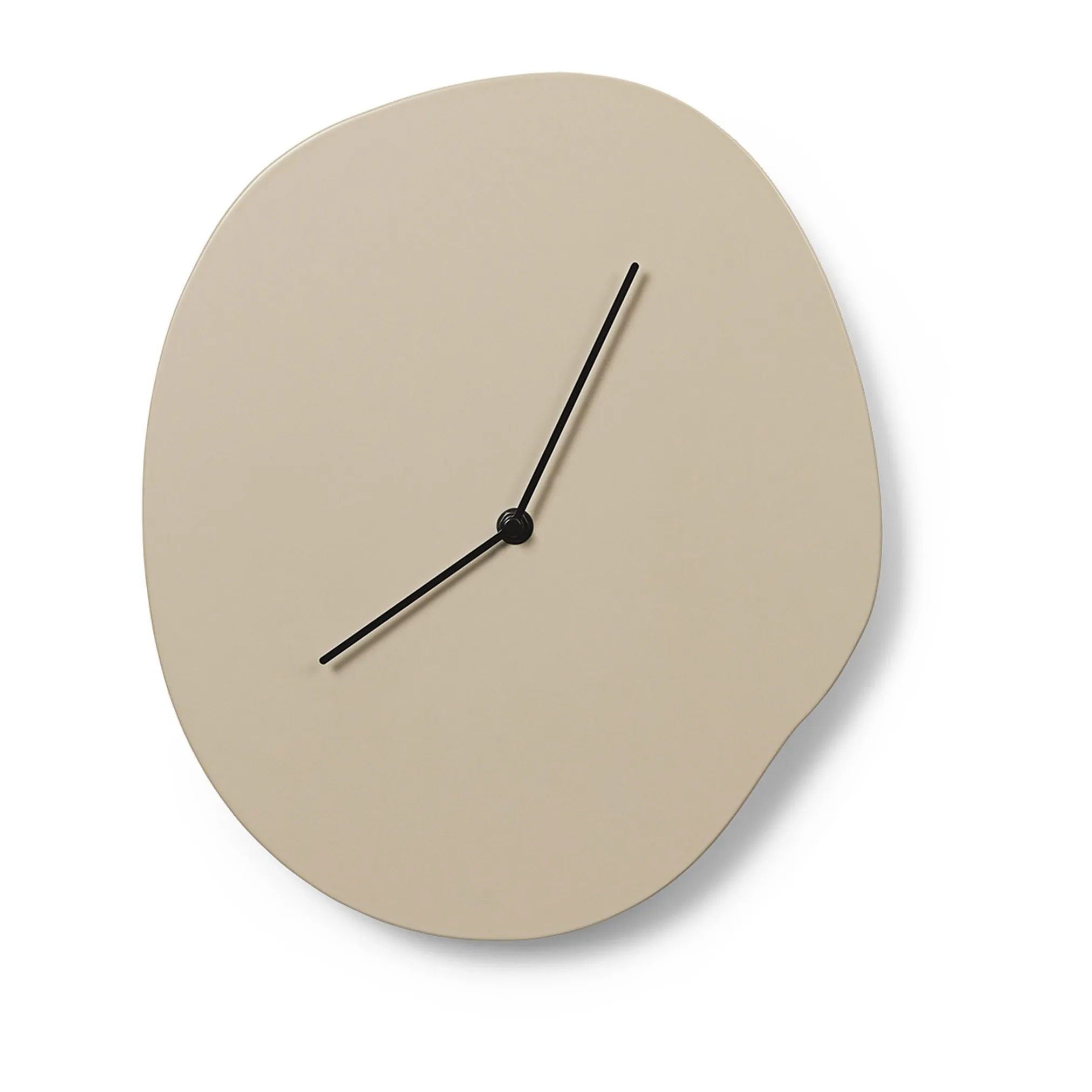 Ferm Living Melt Wanduhr 28 x 33 cm – Skulpturale Designer-Wanduhr