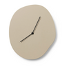 Ferm Living Melt Wanduhr 28 x 33 cm – Skulpturale Designer-Wanduhr