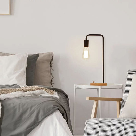 Ciara Holzlampe Mit Schwarzen Metallakzenten Für Wohnzimmer Und Büro