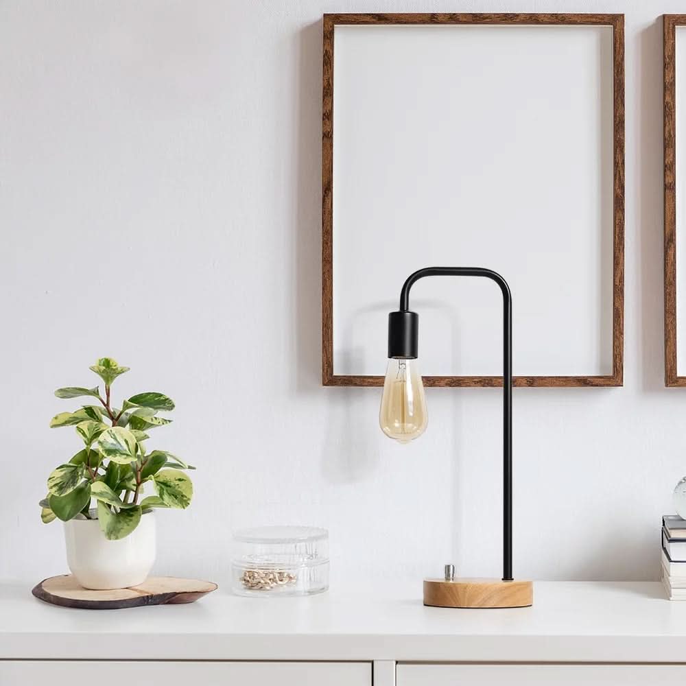Ciara Holzlampe Mit Schwarzen Metallakzenten Für Wohnzimmer Und Büro