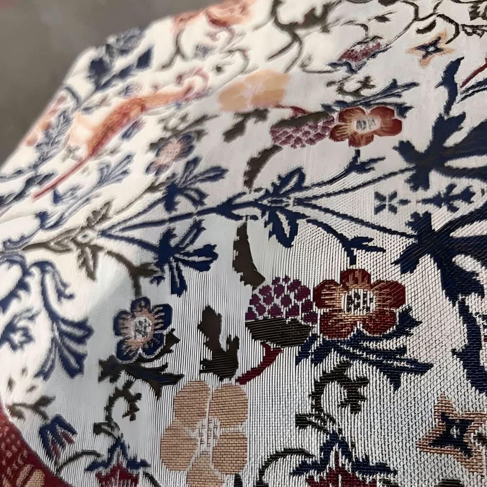 KlassischeLeinen – Eleganter Tischläufer mit Blumen- und Vogelmotiv