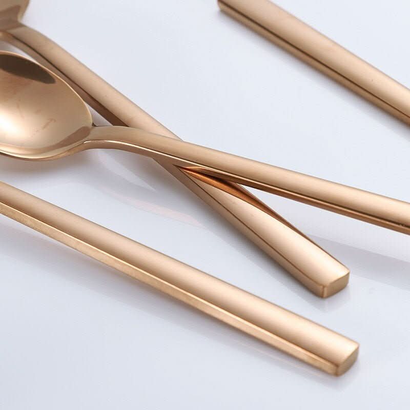 EleganzSchnitt – 30-teiliges Edelstahl Besteckset Für 6 Personen