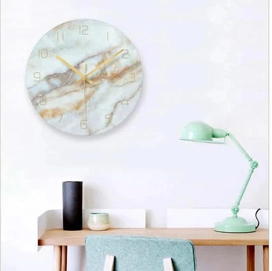 Olive - Elegante Wanduhr mit Marmor-Inspiration