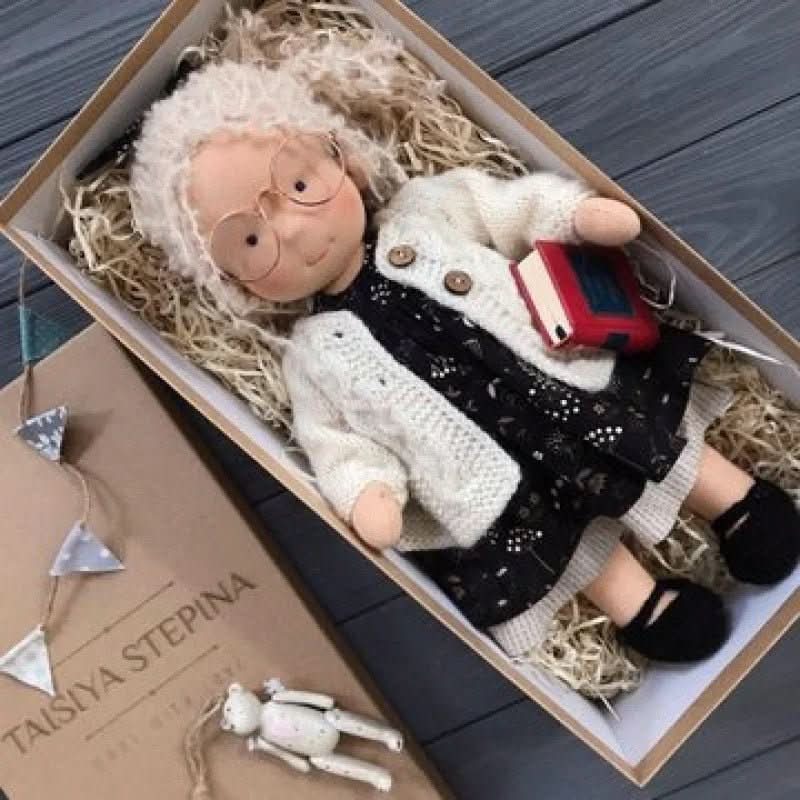 Selina – Handgefertigte Baumwoll-Waldorf-Puppe für Kreatives Spielen
