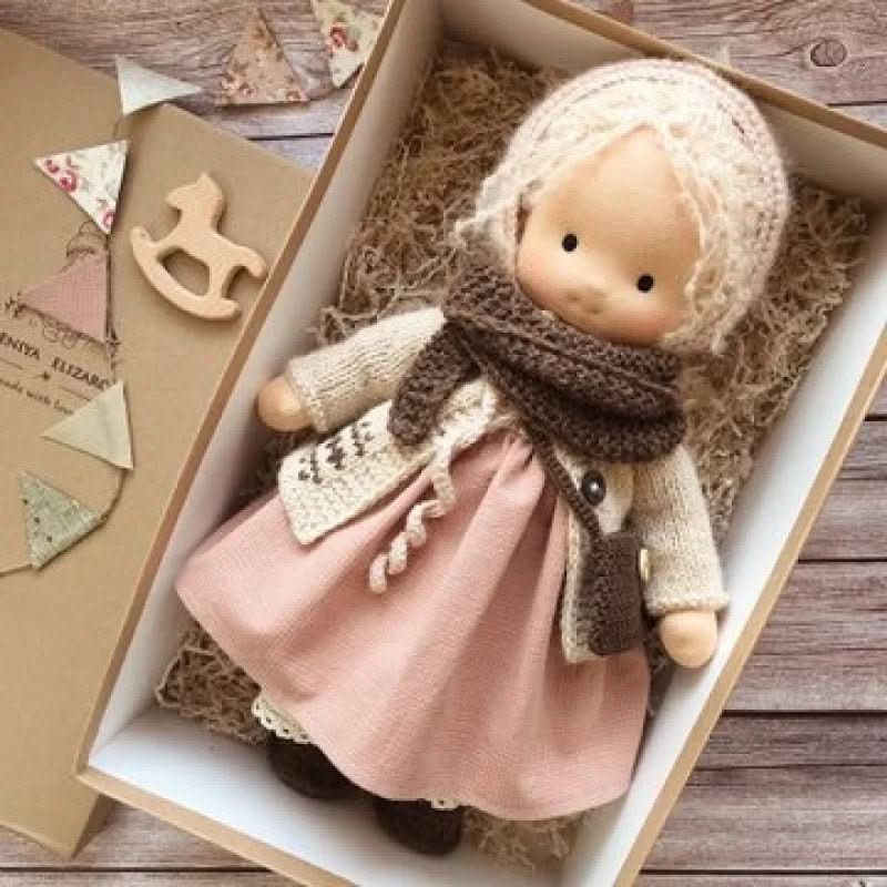 Selina – Handgefertigte Baumwoll-Waldorf-Puppe für Kreatives Spielen
