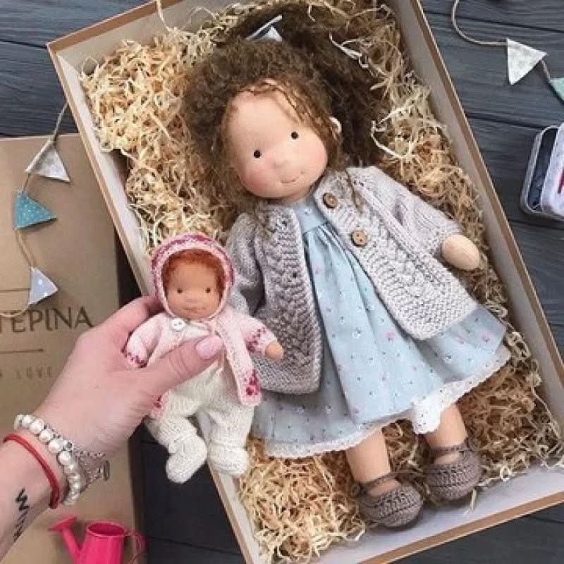 Selina – Handgefertigte Baumwoll-Waldorf-Puppe für Kreatives Spielen