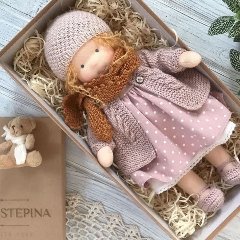 Selina – Handgefertigte Baumwoll-Waldorf-Puppe für Kreatives Spielen
