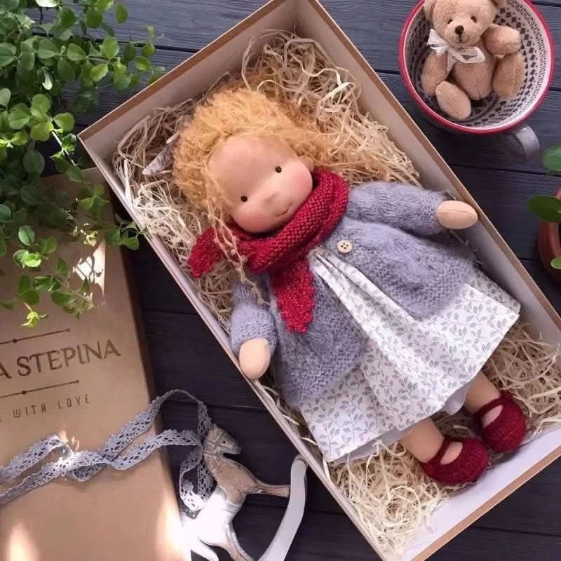 Selina – Handgefertigte Baumwoll-Waldorf-Puppe für Kreatives Spielen