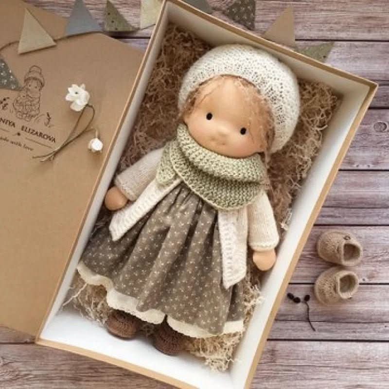 Selina – Handgefertigte Baumwoll-Waldorf-Puppe für Kreatives Spielen