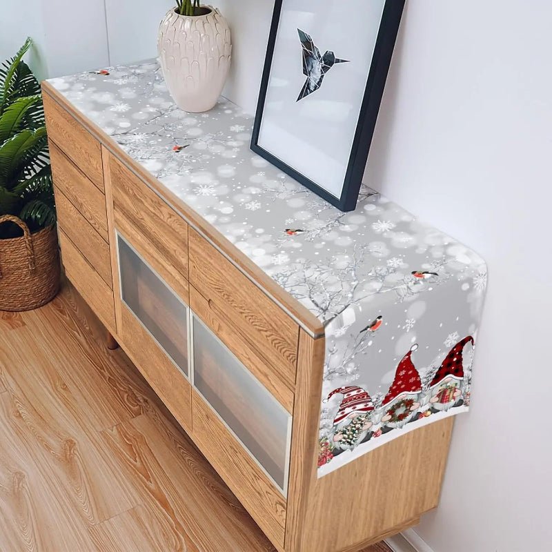 GNOMELINEN – Festlicher Weihnachtstischläufer aus Leinen mit Schneeflockenmotiv und Wichtelmotiv 5