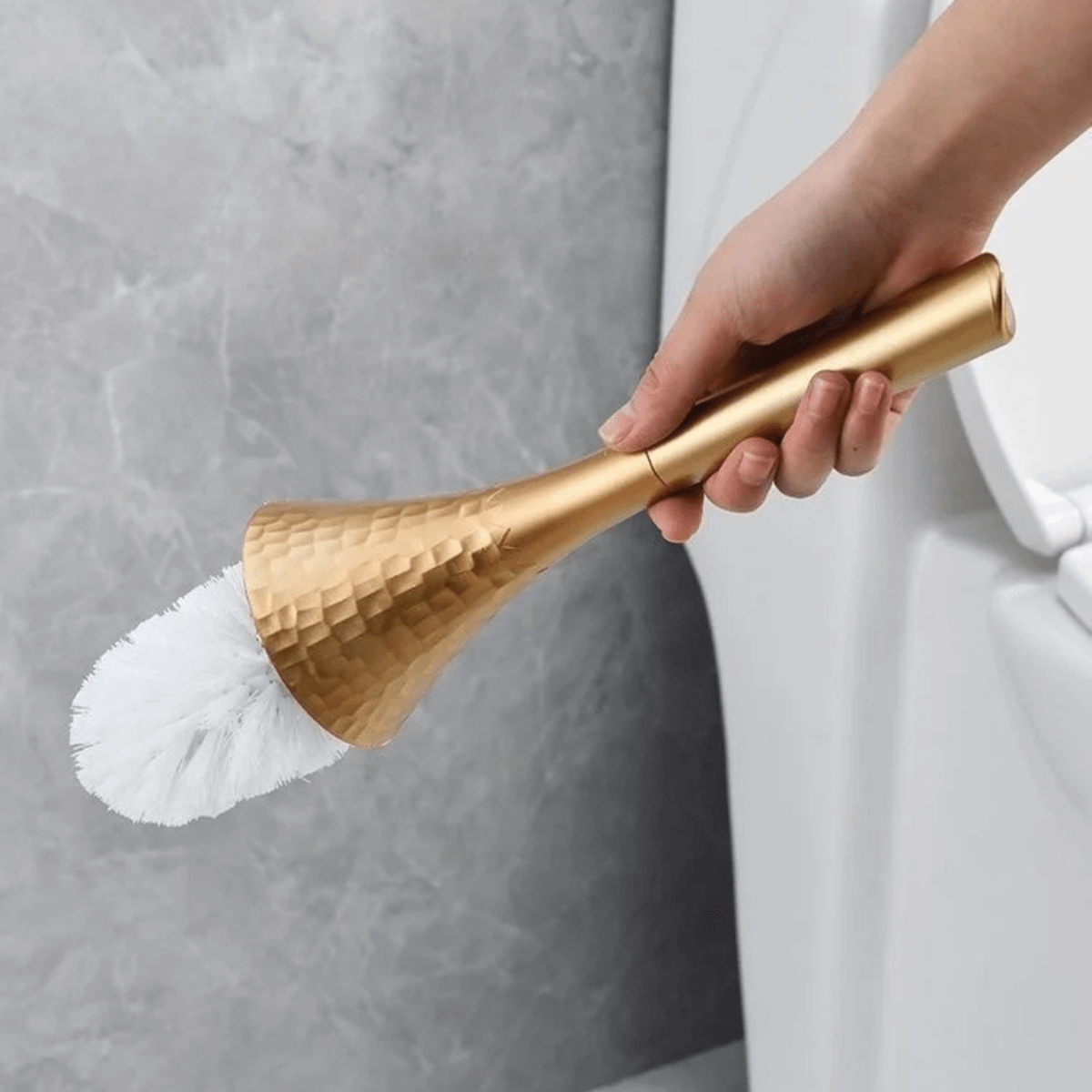 GoldenLuxe Toilettenbürste | Luxuriöses Badezimmer-Accessoire | Modernes Golddesign | Hygienisches Reinigungswerkzeug 7