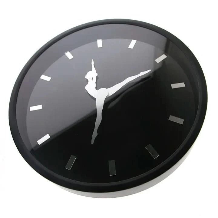 Isa - Raffinierte Ballerina-Wanduhr