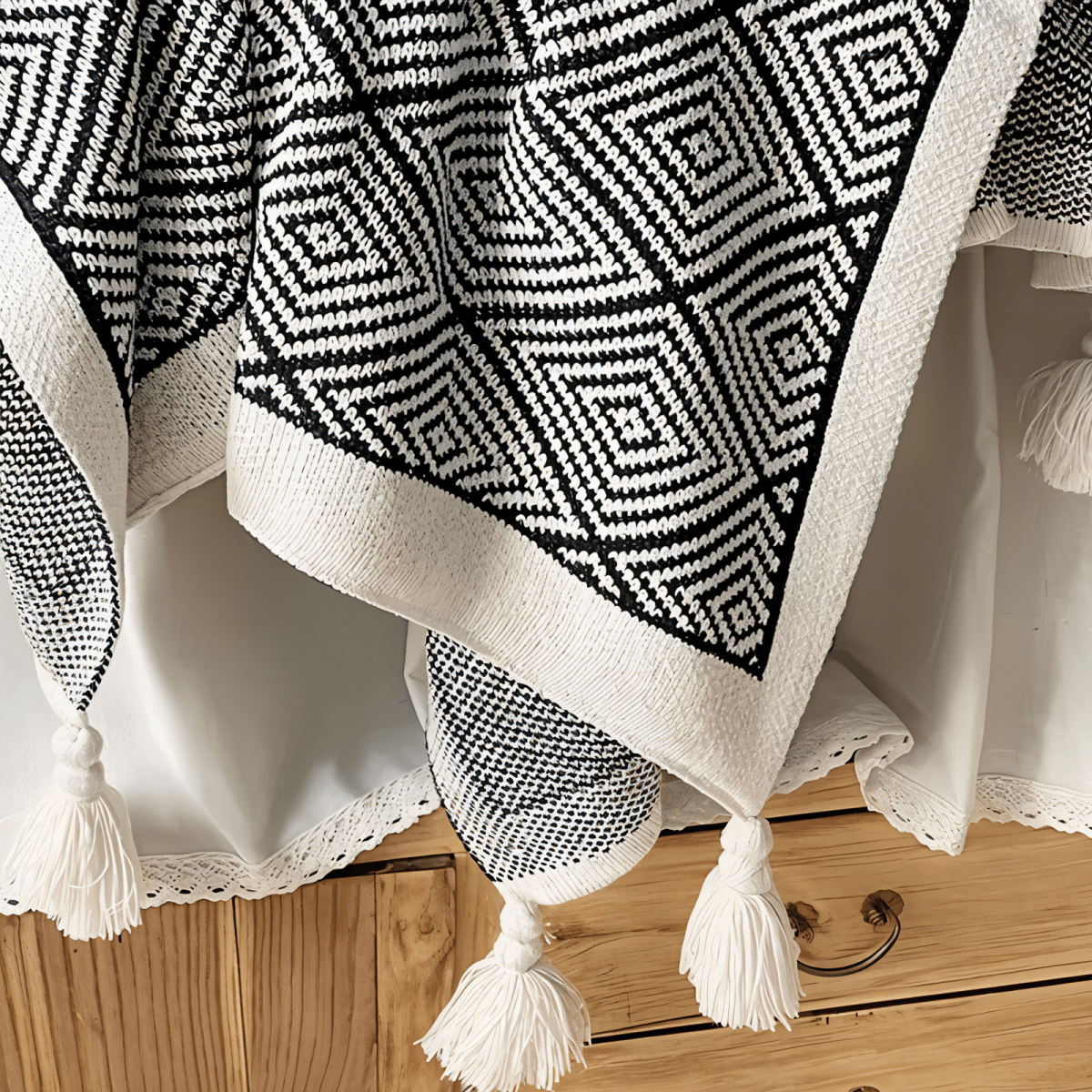Polystripe – Gemütliche Schwarz-Weiß Geometrische Flausch-Decke