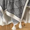 Polystripe – Gemütliche Schwarz-Weiß Geometrische Flausch-Decke