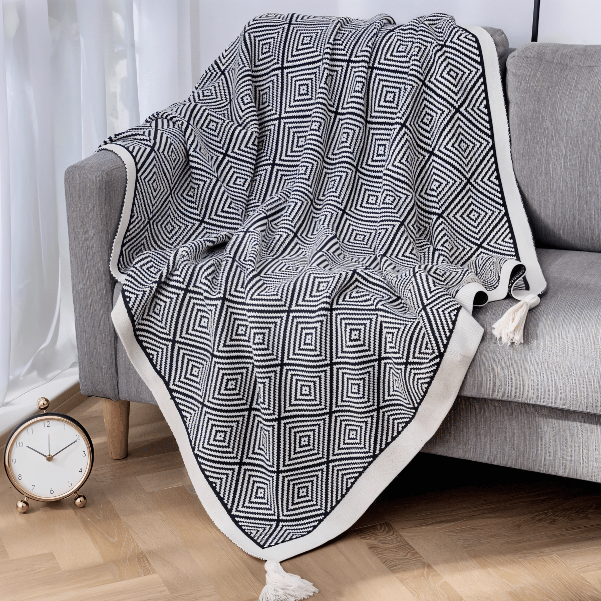 Polystripe – Gemütliche Schwarz-Weiß Geometrische Flausch-Decke