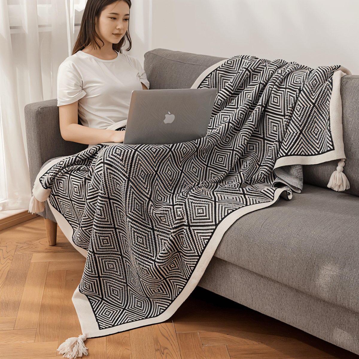Polystripe – Gemütliche Schwarz-Weiß Geometrische Flausch-Decke