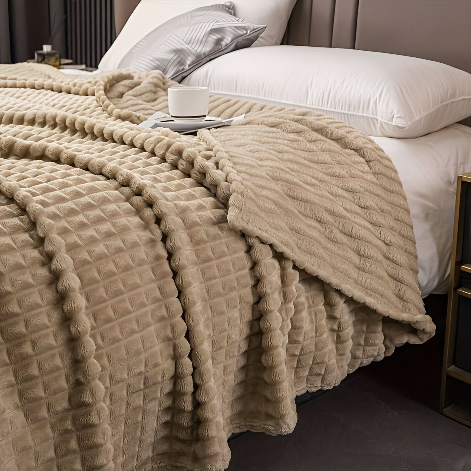 CORALWAVE – Ultra-Weiche Strukturierte Fleece-Decke