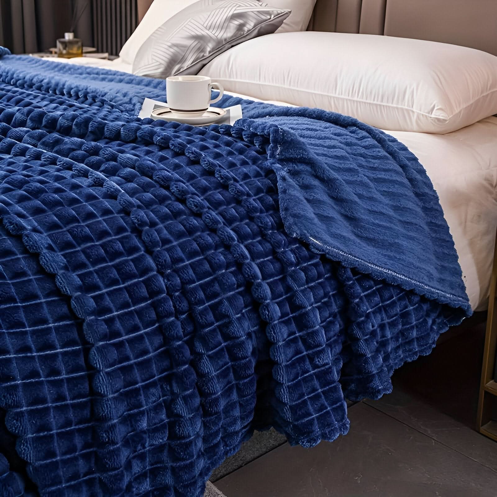 CORALWAVE – Ultra-Weiche Strukturierte Fleece-Decke