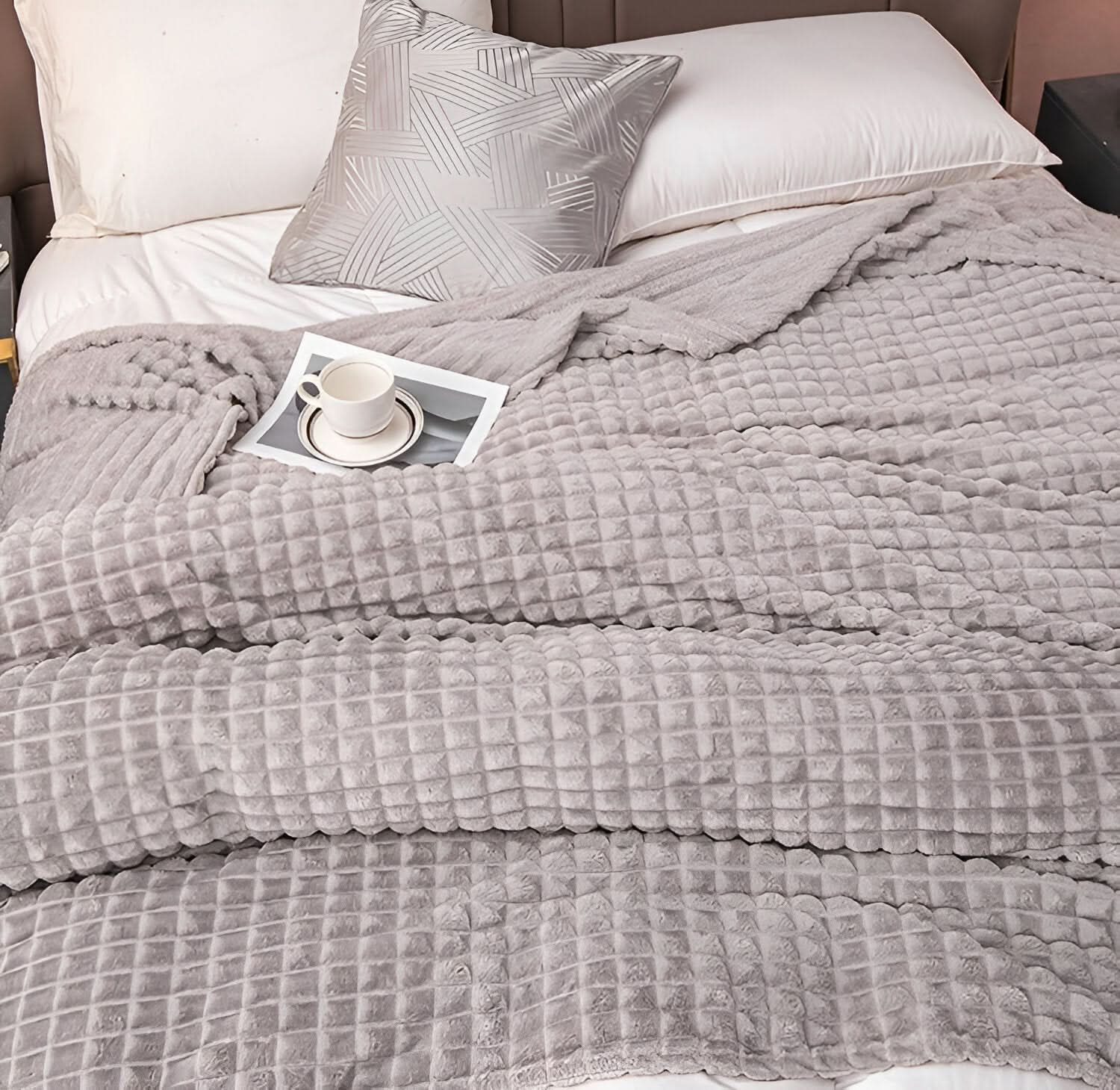 CORALWAVE – Ultra-Weiche Strukturierte Fleece-Decke