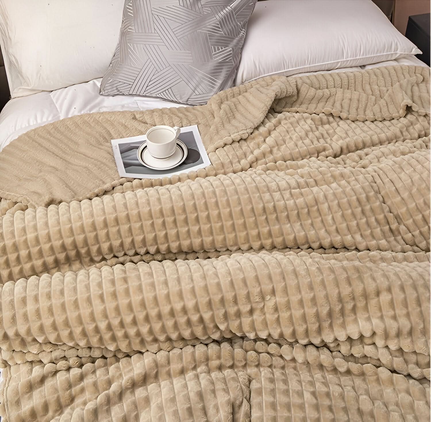 CORALWAVE – Ultra-Weiche Strukturierte Fleece-Decke