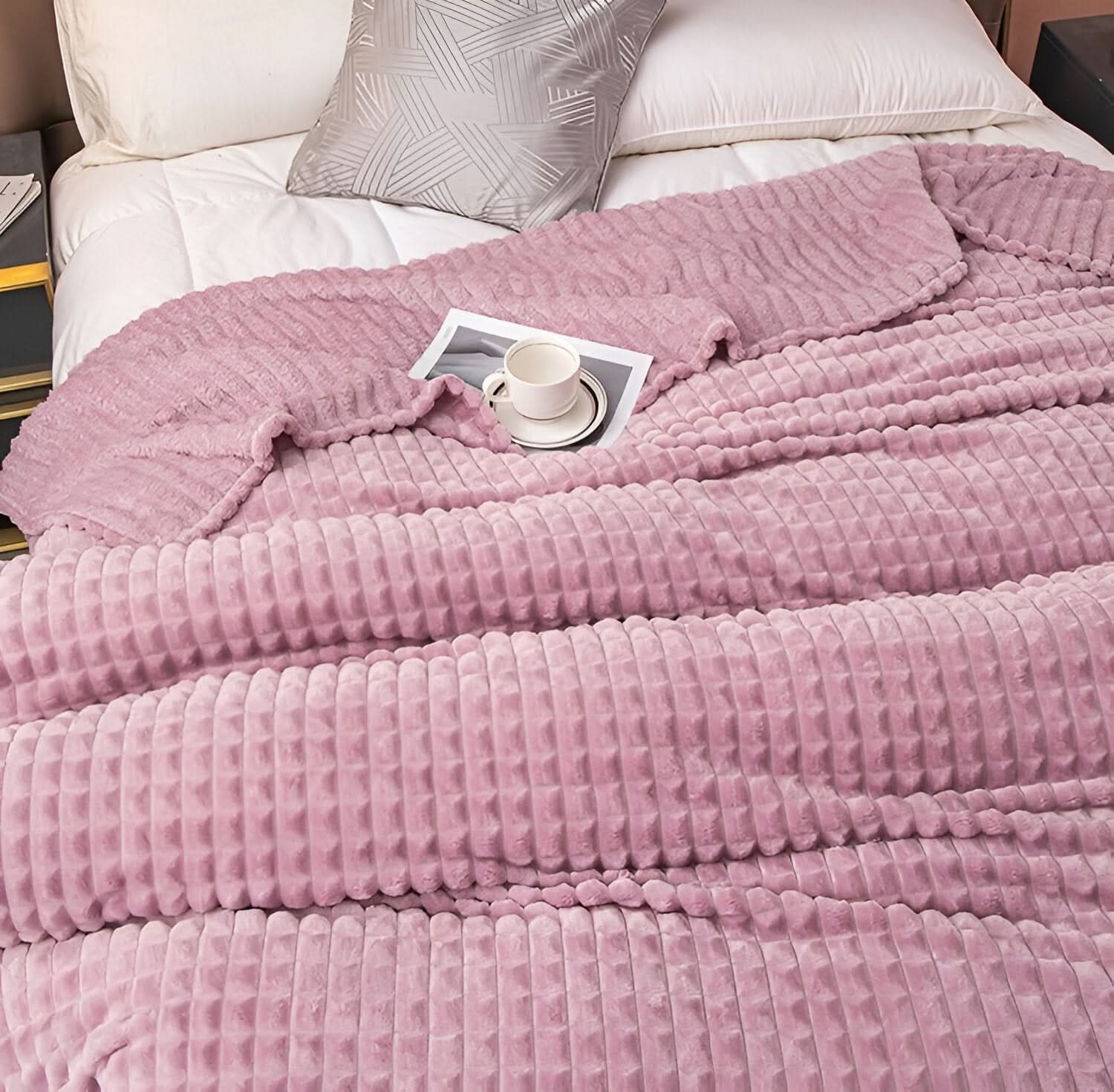 CORALWAVE – Ultra-Weiche Strukturierte Fleece-Decke
