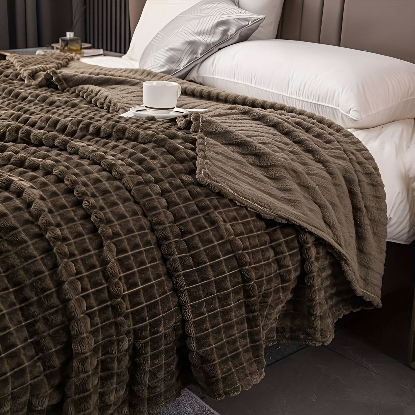 CORALWAVE – Ultra-Weiche Strukturierte Fleece-Decke
