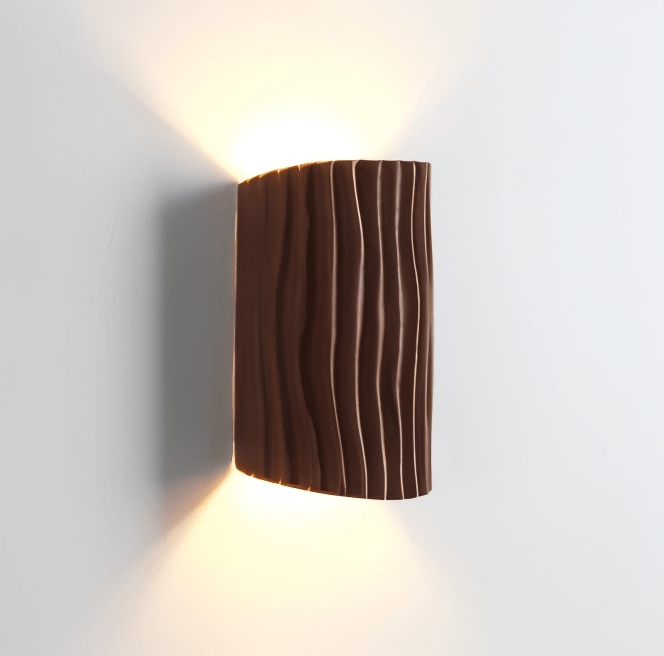 Kiana Wandleuchte Aus Harz Mit Plissierte Textur Und Geschwungenem Design