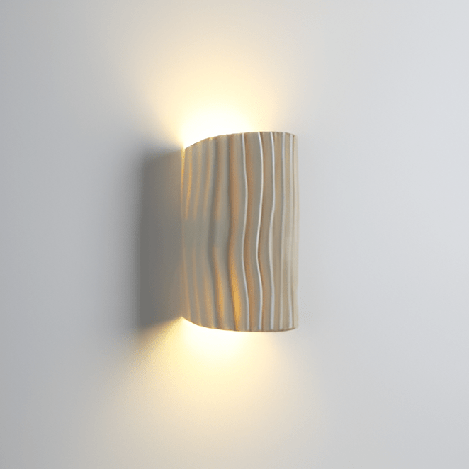 Kiana Wandleuchte Aus Harz Mit Plissierte Textur Und Geschwungenem Design