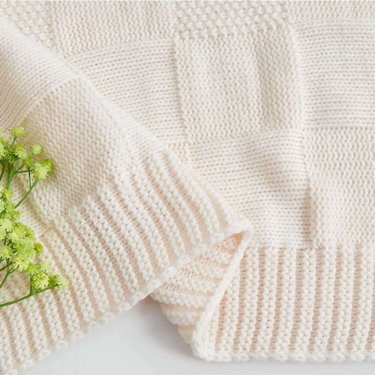 Monostripe – Minimalistische Strickdecke