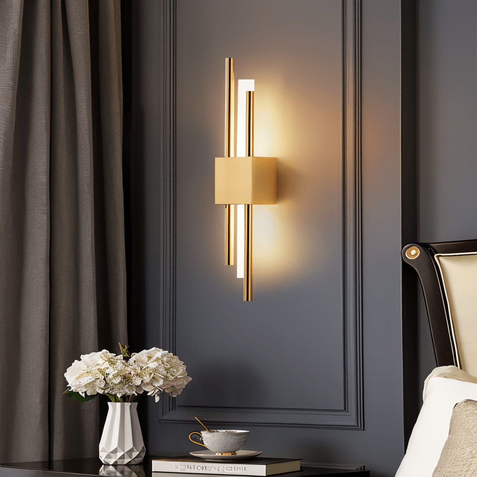 Eleri Lampe Gold-Schwarz Oberfläche Moderne Wandleuchte Raffiniertes Ambiente