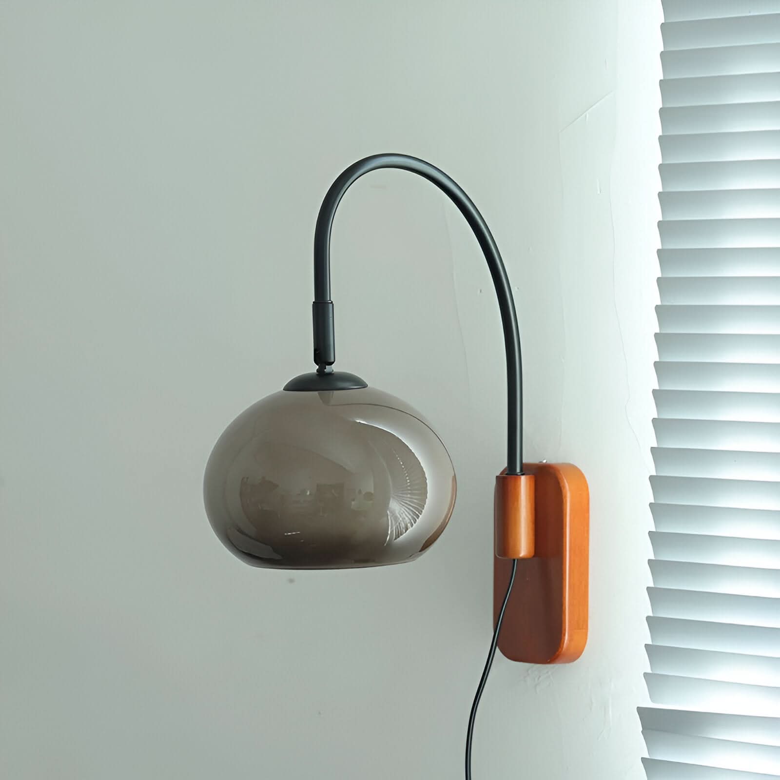 Ora Leuchte Mit Khakifarbenem Glasschirm Und LED-Beleuchtung