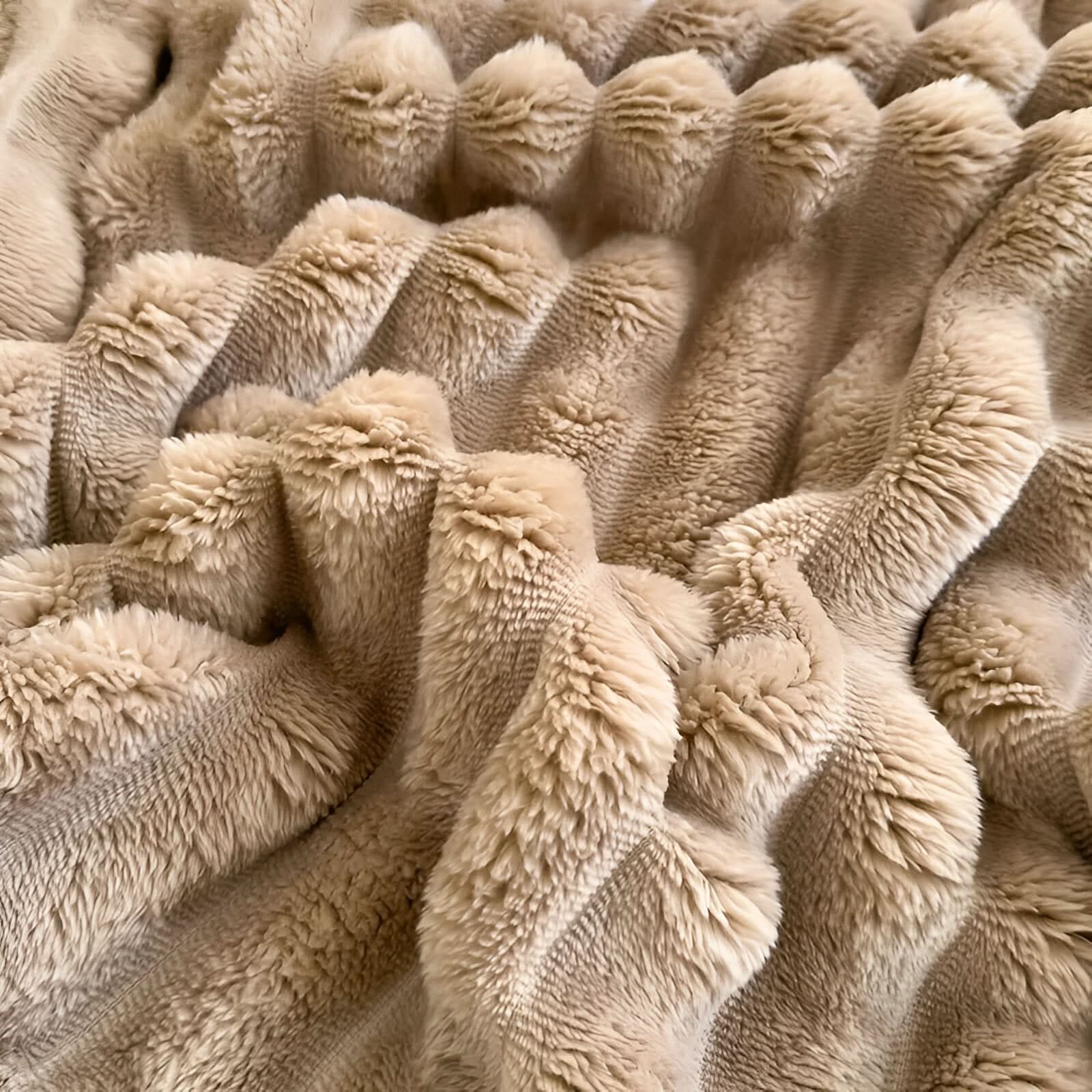 STRIPEPLUSH – Weiche Gestreifte Fleece Decke
