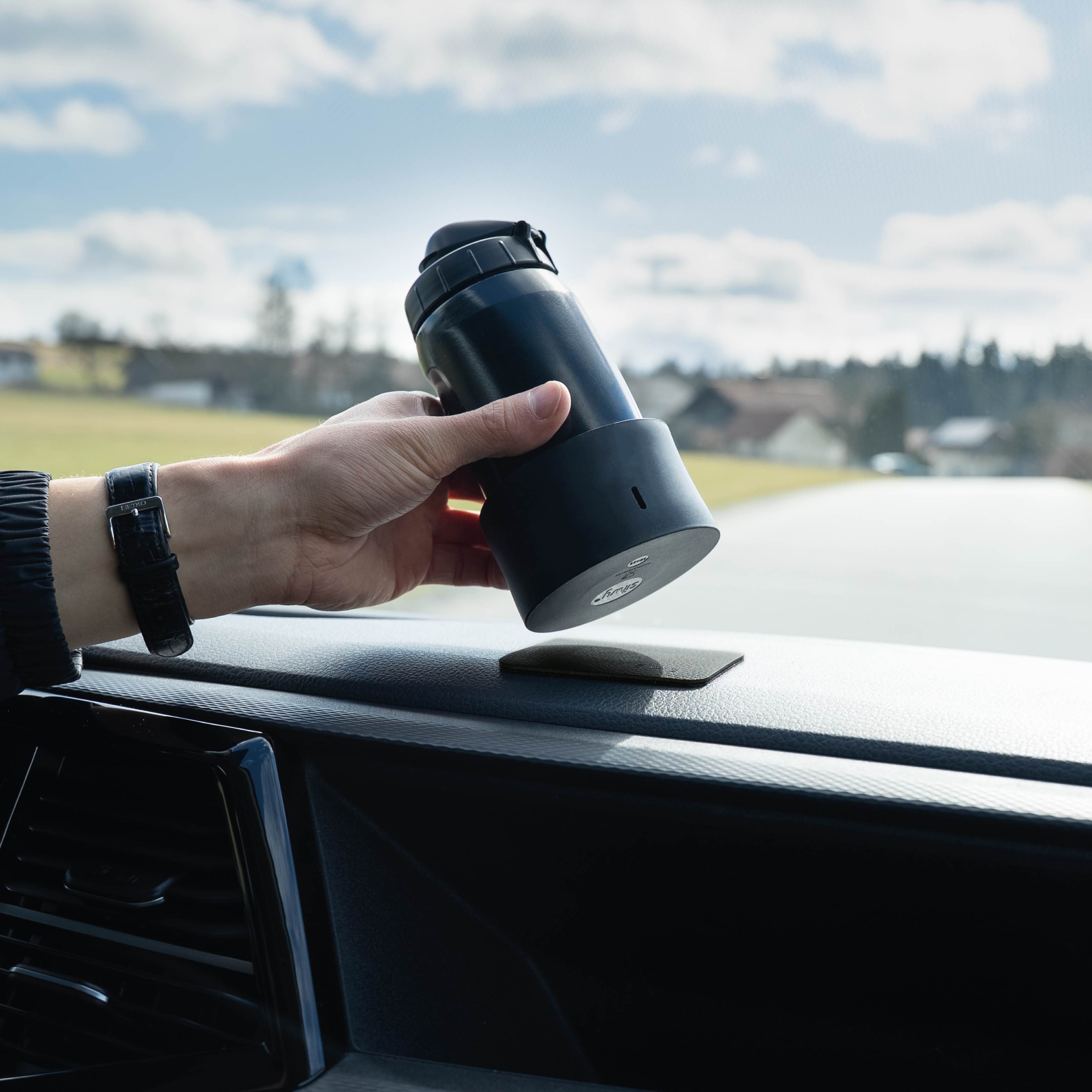 Magnetic holder UNIVERSAL for cans and bottles including pad