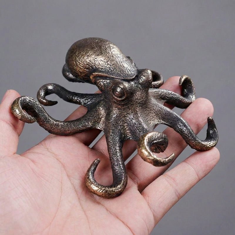 Oceanspire - Handgefertigte Oktopus-Skulptur aus Kupfer – 30 cm hoch, maritimes Dekor 2