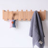 PIANOHANG – Klavier-Inspirierte Wandgarderobe aus Massivholz mit Klappbaren Haken