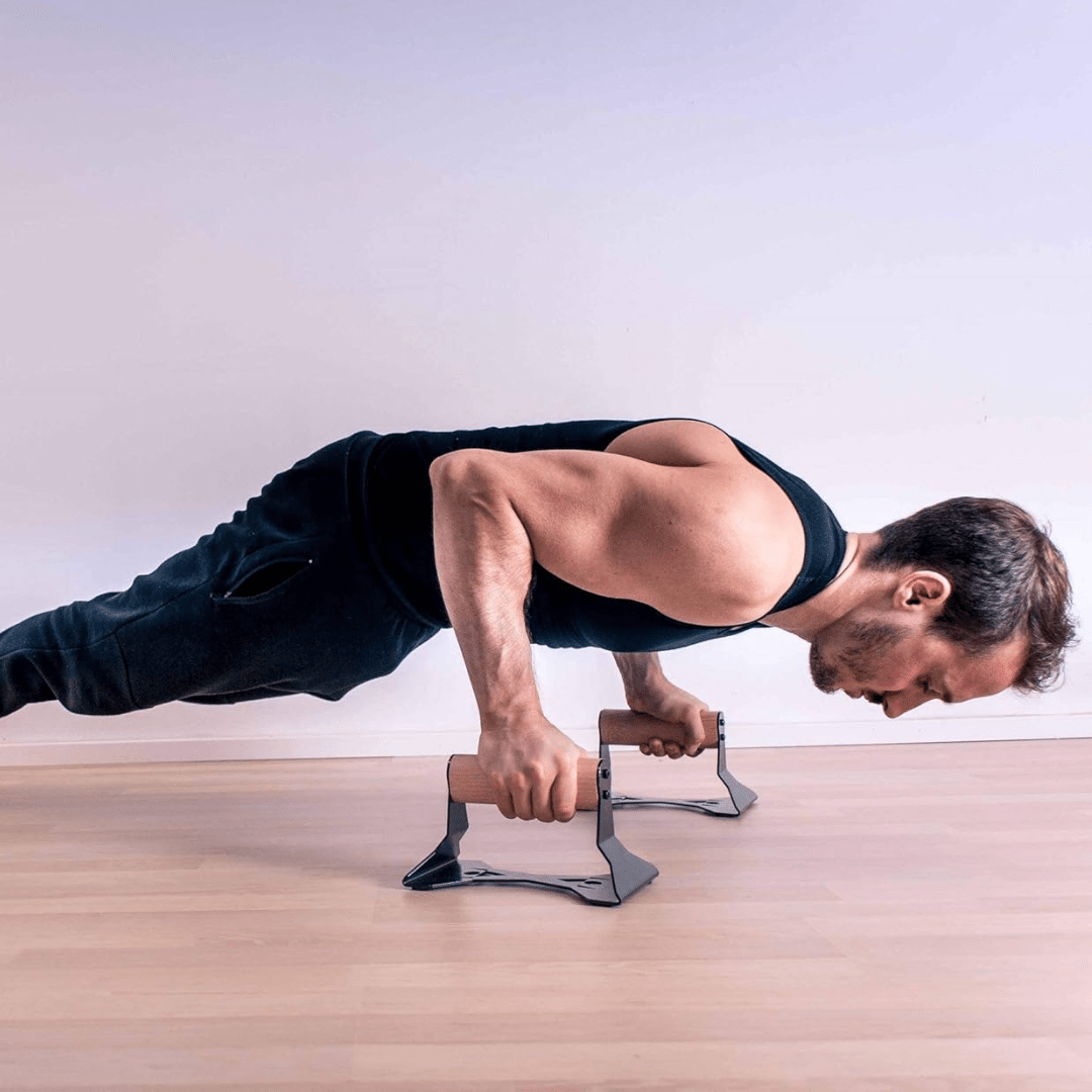 Kraftgriff – Ergonomische Holzparalletten Für Sicheres Liegestütztraining