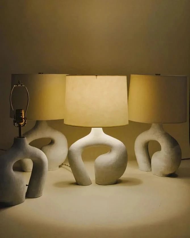 SIA Elegante Minimalistische Kunstharz Lampe Stilvolles Statement-Stück
