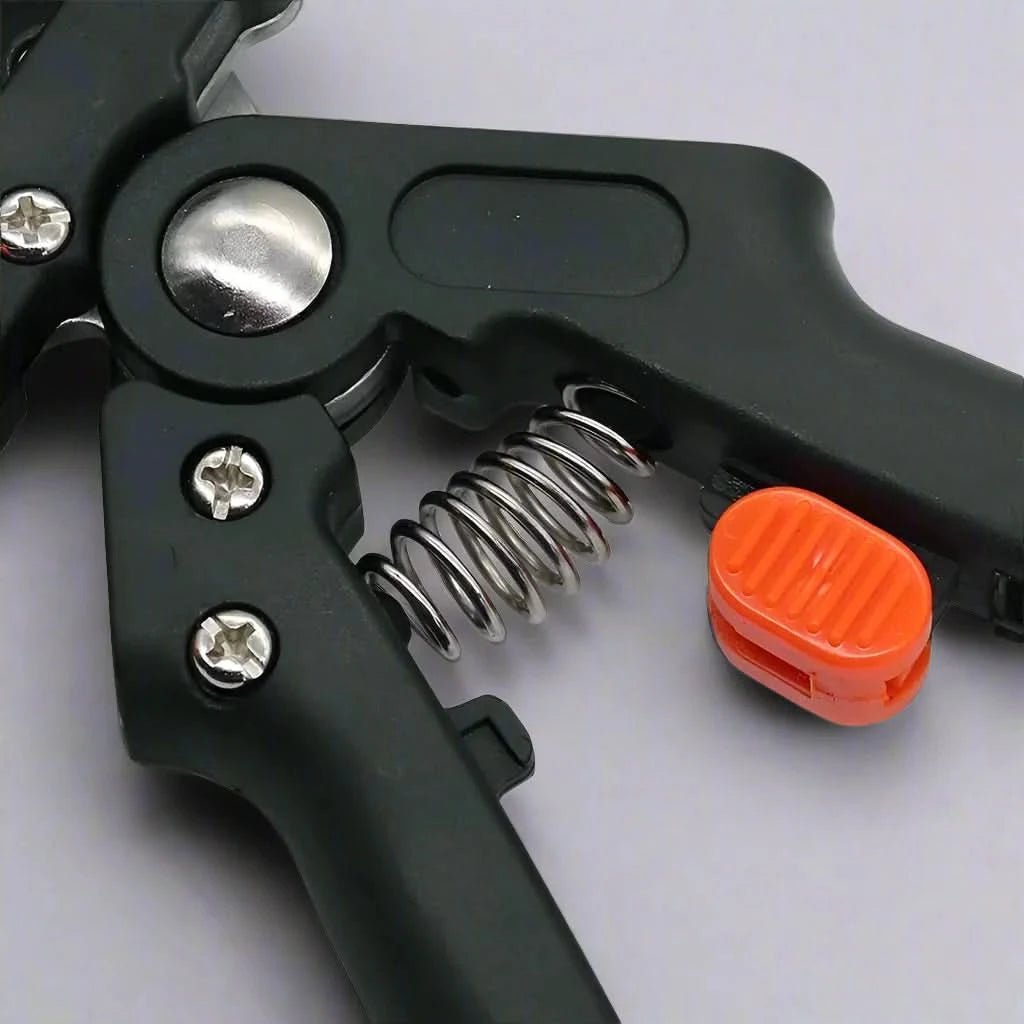 GartenFein Cuttermesser – für Exakte Schnitte mit Komfortgriff
