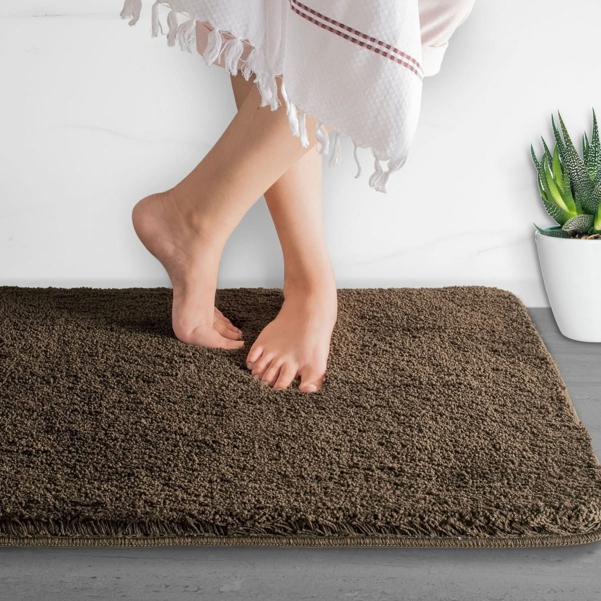 Veluvia KomfortMatte | Ultraweiche Mikrofaser-Badematte | Schnell Trocknend & Rutschfest