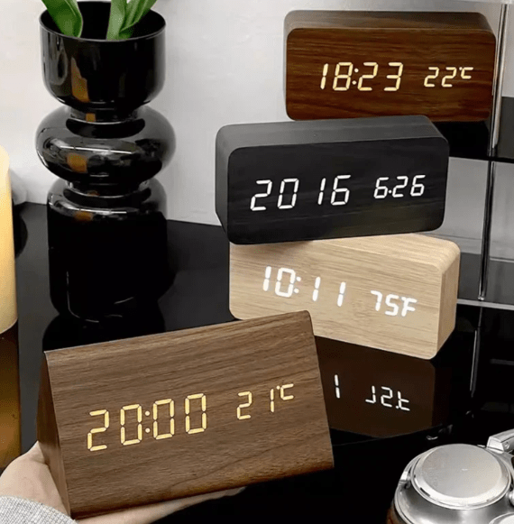 WoodSense LED-Holzuhr – Sprachgesteuert & Stilvoll für jeden Raum-4