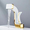 QUARI Erstklassige Zweifarbige Armatur Vereint Matte Schwarze Raffinesse Mit Goldener Eleganz