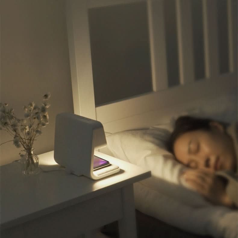 SleekStation – Aufgeräumte Nachttischlösung mit Touch-Lampe 5