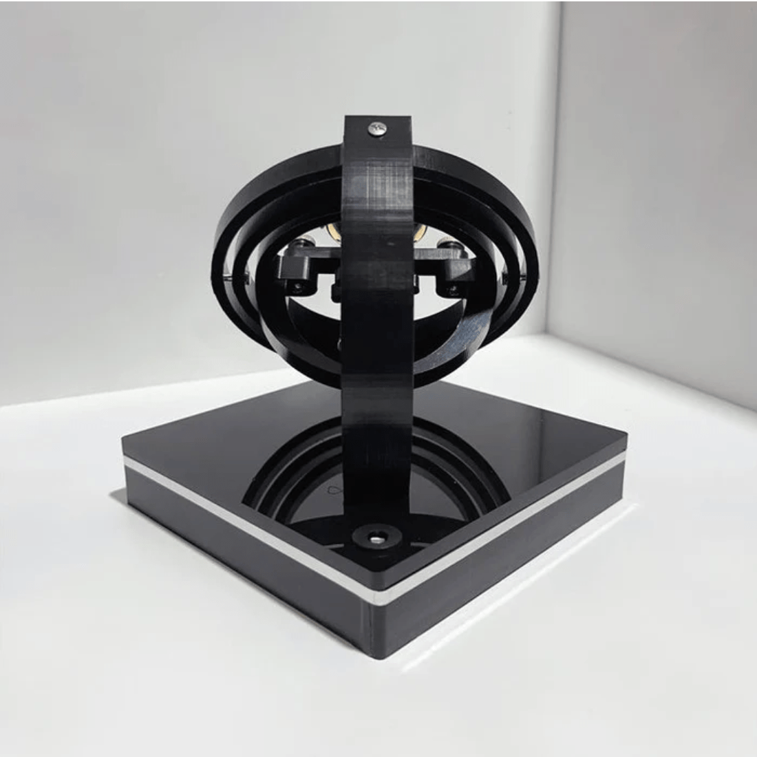 ChronoLux – Automatischer Uhrenbeweger mit Stilvollem Design für Luxusuhren