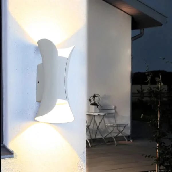 LEXI Wetterfeste Wandleuchte Mit Doppelkopf-LED-Design Für Gärten Und Terrassen