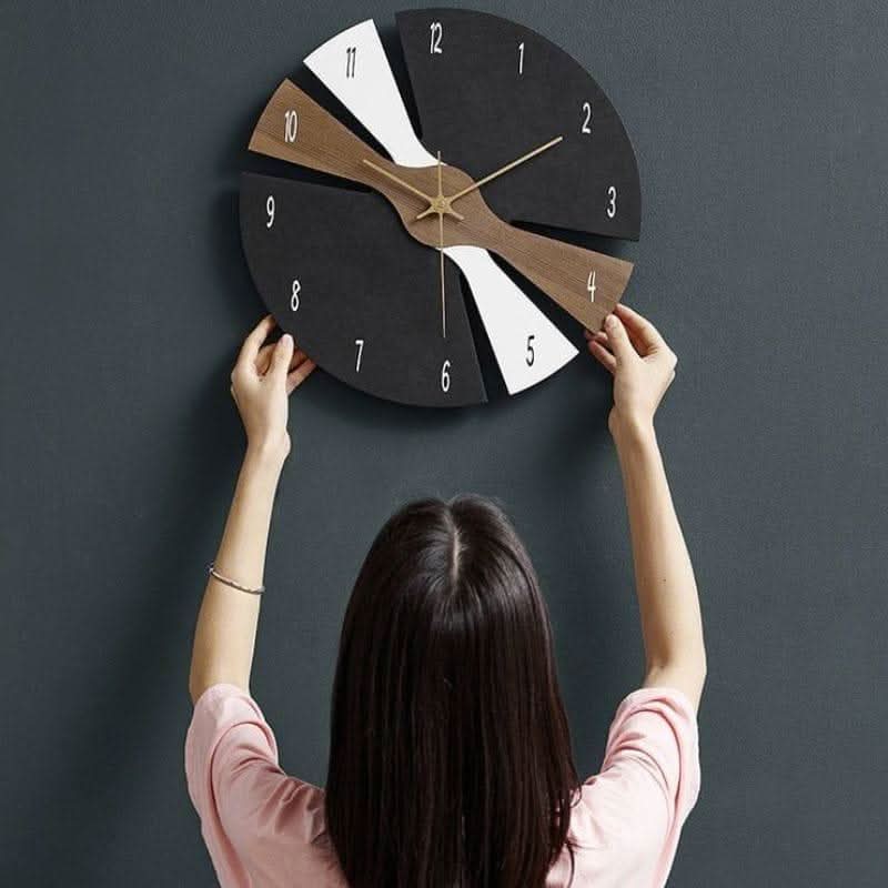 ZAVARA Fragmentierte Zeitmesser Wanduhr Modernes Holzdesign Präzise Zeitmessung