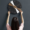ZAVARA Fragmentierte Zeitmesser Wanduhr Modernes Holzdesign Präzise Zeitmessung