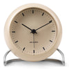 AJ City Hall Tischuhr, Sandy beige